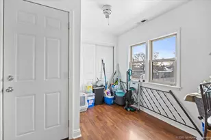 5649 W 87th Pl, Oak Lawn, IL 60453 - Photo 17