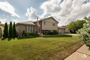 8611 W 75th St, Justice, IL 60458 - Photo 3