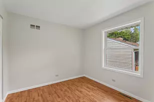 327 Oakwood Dr, Antioch, IL 60002 - Photo 15