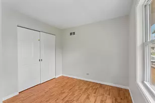327 Oakwood Dr, Antioch, IL 60002 - Photo 11