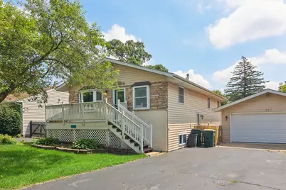 327 Oakwood Drive, Antioch, IL 60002 - Photo 1