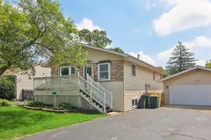 327 Oakwood Dr, Antioch, IL 60002 - Photo 1