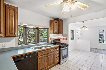 126 S Lodge Lane, Lombard, IL 60148 - Photo 9