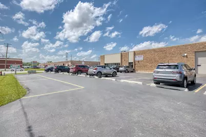 7560 W 100th Place, Bridgeview, IL 60455 - Photo 3