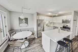 711 W Gordon Terrace, Chicago, IL 60613 - Photo 9