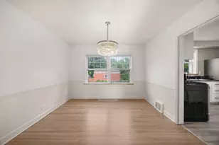 901 Manchester Ave, Westchester, IL 60154 - Photo 5