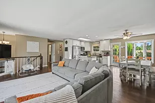 15329 Maple Dr, Oak Forest, IL 60452 - Photo 3