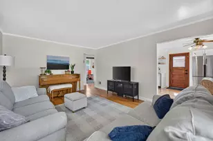1010 E Evergreen St, Wheaton, IL 60187 - Photo 5