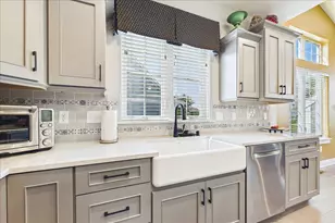 4745 S Cottage Ln, Pleasant Prairie, WI 53158 - Photo 5