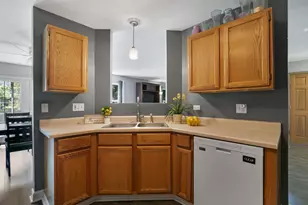 681 W Huron Hills Trail, Round Lake Heights, IL 60073 - Photo 13