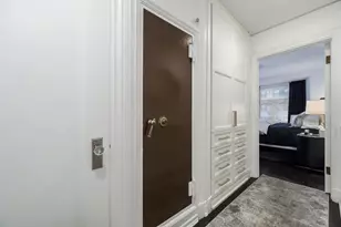 222 E Chestnut St, Chicago, IL 60611 - Photo 13