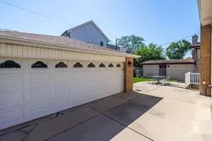 9227 Merrill Ave, Morton Grove, IL 60053 - Photo 7