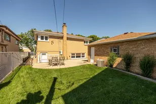 9227 Merrill Ave, Morton Grove, IL 60053 - Photo 5