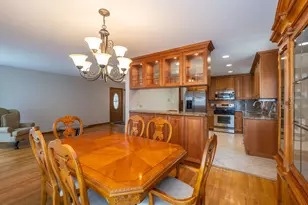9227 Merrill Ave, Morton Grove, IL 60053 - Photo 13