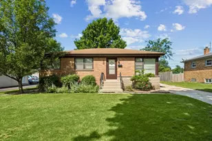 242 N Greenview Ave, Mundelein, IL 60060 - Photo 1