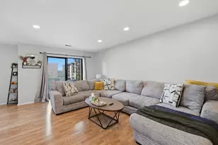 9331 Landings Ln, Des Plaines, IL 60016 - Photo 3