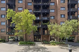 9331 Landings Ln, Des Plaines, IL 60016 - Photo 1