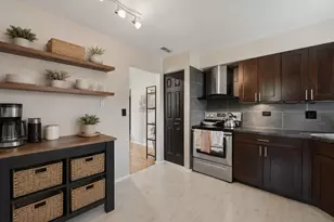 9331 Landings Ln, Des Plaines, IL 60016 - Photo 7