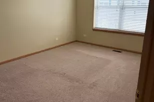 2261 Barrington Dr E, Aurora, IL 60503 - Photo 7