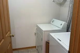 2261 Barrington Dr E, Aurora, IL 60503 - Photo 11