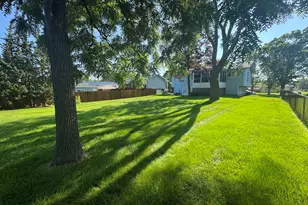 2010 Carleton Rd, Hoffman Estates, IL 60169 - Photo 23