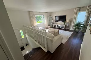 2010 Carleton Rd, Hoffman Estates, IL 60169 - Photo 9
