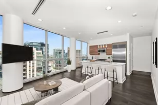 110 W Superior St, Chicago, IL 60654 - Photo 3