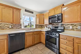 8911 Pine Ave, Wonder Lake, IL 60097 - Photo 5