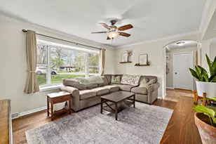8911 Pine Ave, Wonder Lake, IL 60097 - Photo 11