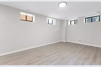 613 N Racine Avenue #1, Chicago, IL 60642 - Photo 11
