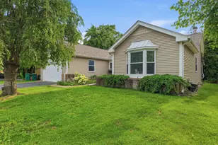 1020 Weeping Willow Dr, Wheeling, IL 60090 - Photo 1