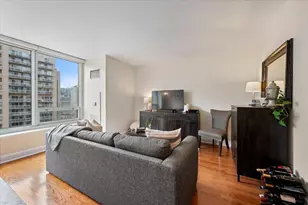 33 W Ontario St, Chicago, IL 60654 - Photo 5