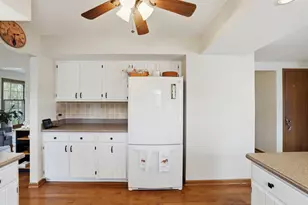 637 N Lyle Ave, Elgin, IL 60123 - Photo 9