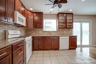 2382 N Quaker Hollow Ln, Round Lake Beach, IL 60073 - Photo 11