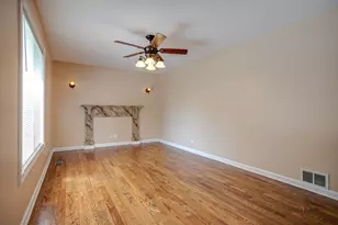 2382 N Quaker Hollow Ln, Round Lake Beach, IL 60073 - Photo 7