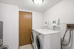 103 N Cathy Ln, Mount Prospect, IL 60056 - Photo 9
