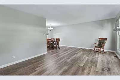 392 Basswood Court, Carol Stream, IL 60188 - Photo 3