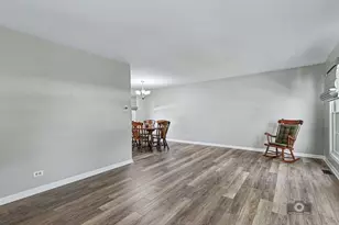 392 Basswood Ct, Carol Stream, IL 60188 - Photo 3