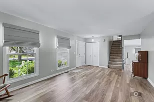392 Basswood Ct, Carol Stream, IL 60188 - Photo 5