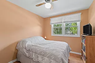 392 Basswood Ct, Carol Stream, IL 60188 - Photo 15