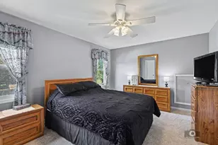392 Basswood Ct, Carol Stream, IL 60188 - Photo 17