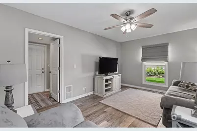 392 Basswood Court, Carol Stream, IL 60188 - Photo 11