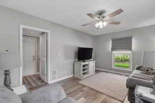 392 Basswood Ct, Carol Stream, IL 60188 - Photo 11