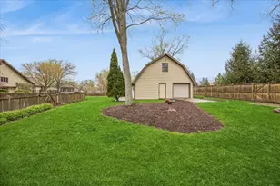 6037 Dunham Rd, Downers Grove, IL 60516 - Photo 5