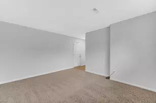 911 Charlton Ln, Naperville, IL 60563 - Photo 15