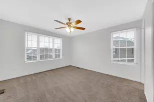911 Charlton Ln, Naperville, IL 60563 - Photo 5