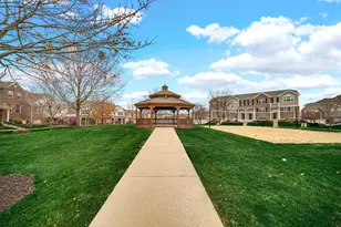911 Charlton Ln, Naperville, IL 60563 - Photo 17