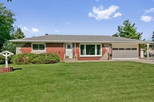 1870 Elizabeth Ln, Aurora, IL 60505 - Photo 1