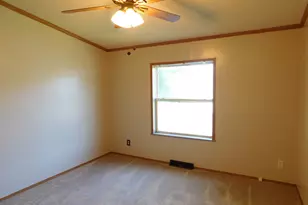 746 Mallard Cir, Sandwich, IL 60548 - Photo 9