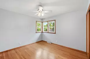 370 Oakwood Dr, Crete, IL 60417 - Photo 13
